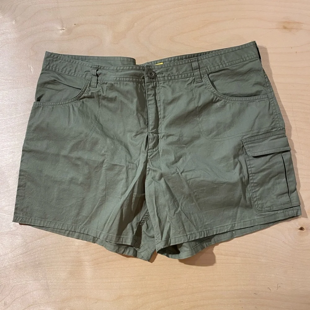 Cabela's Sage Green Women's Cargo Shorts 18 (OP)